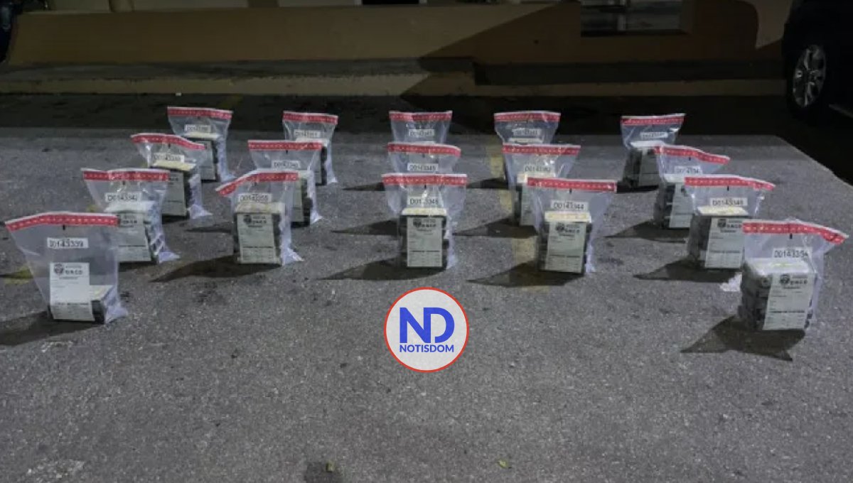 DNCD arresta dos personas con 82 paquetes se presume es cocaína en Barahona