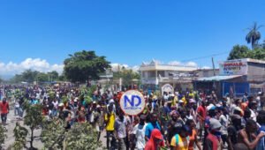 Se agudiza crisis; la Policía abre fuego contra manifestantes