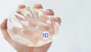 Mujeres se rebelan contra los implantes mamarios por daños a la salud