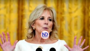 La primera dama de EEUU pide unidad contra el cáncer de mama en Florida