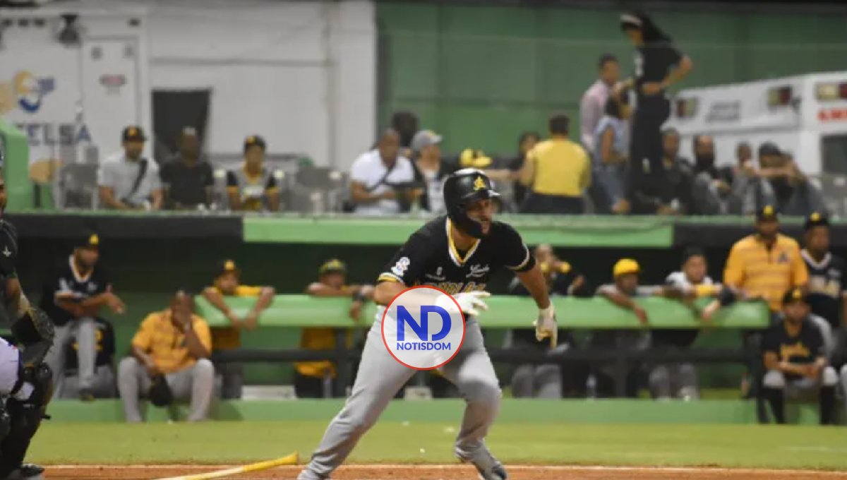 Michael Pérez decide victoria de las Águilas con jonrón en el décimo