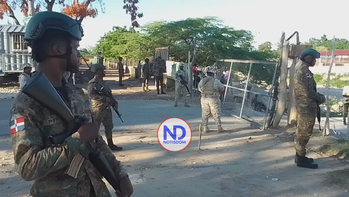 Haitianos bloquean frontera para que compatriotas no crucen; RD aumenta presencia militar