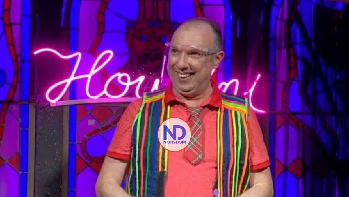 El mago Arsenio Puro cae muerto en el escenario; público pensaba era parte del show 2 El mago Arsenio Puro cae muerto en el escenario; público pensaba era parte del show