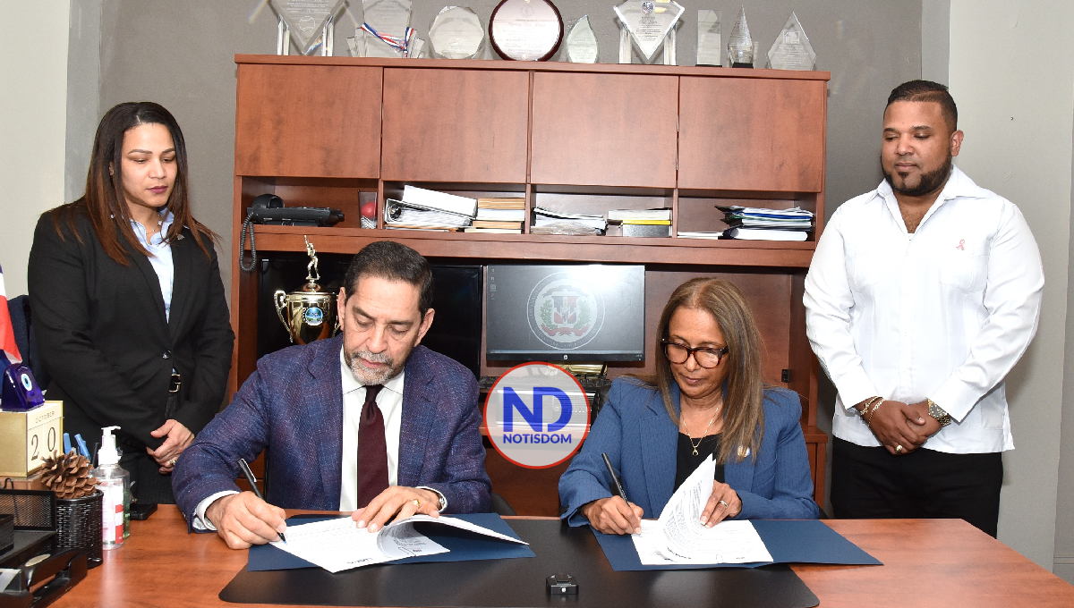 Universidad Abierta para Adultos y el consulado dominicano en NY firman convenio educativo