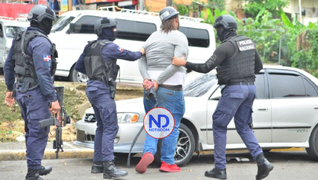 NOTISDOM FOTOS 2022 10 25T111334.852 Protesta por combustibles enfrenta a taxistas contra policías y termina con heridos y arrestados