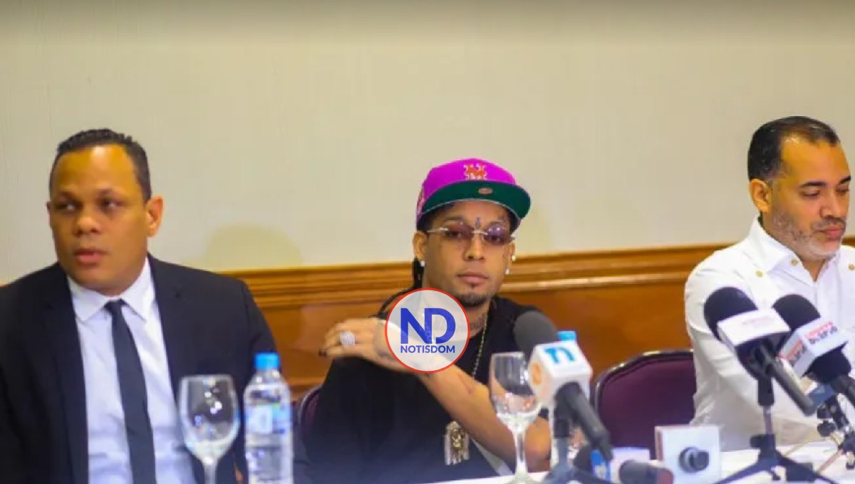 Rochy RD y sus abogados advierten procederán contra “extorsionistas” que buscan dañar imagen del artista