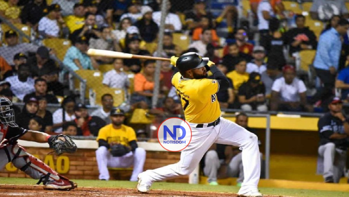 Estrellas y Aguilas triunfan en el beisbol profesional RD