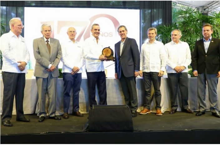 ABINADER 376 Gobierno de RD llevará cenas y almuerzos a cientos de familias