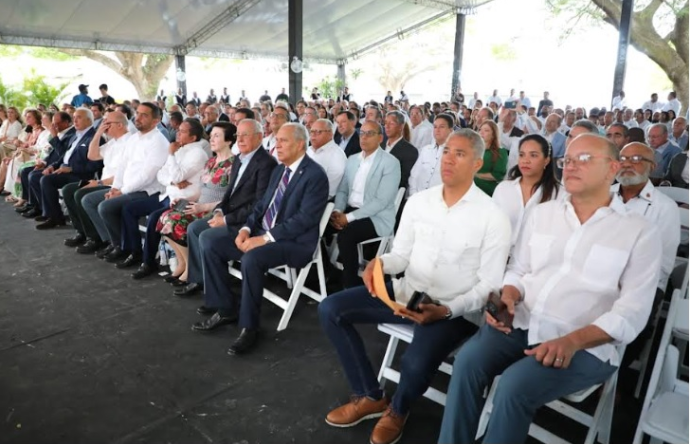 ABINADER 377 Gobierno de RD llevará cenas y almuerzos a cientos de familias