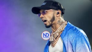 Anuel sufre caída durante importante festival en México