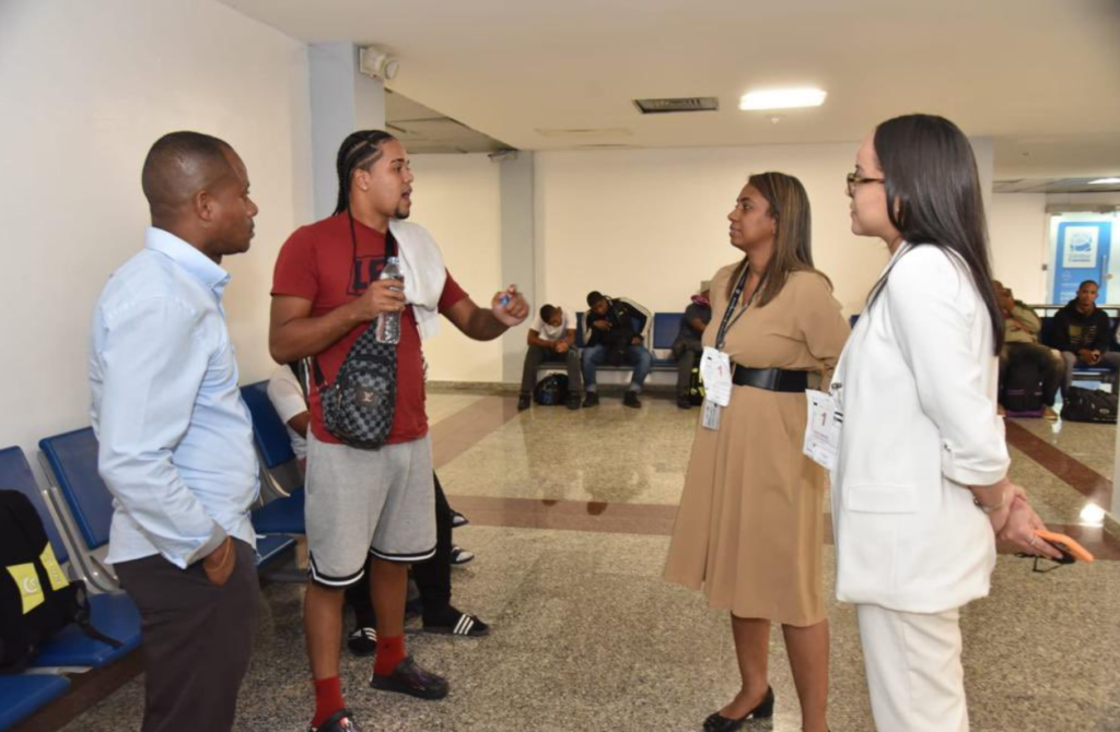 DOMINICANOS 10 Gobierno trae a 26 dominicanos estaban varados en Guatemala