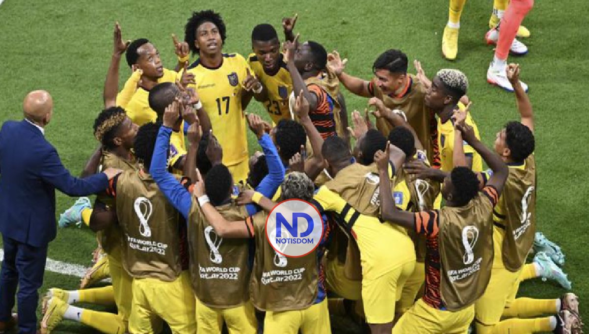 Ecuador domina a un débil Qatar en el inicio del Mundial de Fútbol