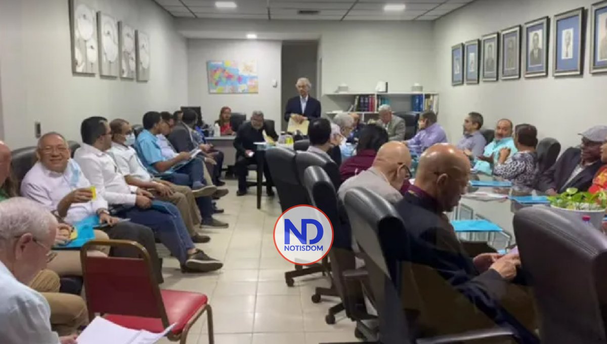 Andeclip se reúne con asamblea para decidir medida que adoptará contra algunas ARS