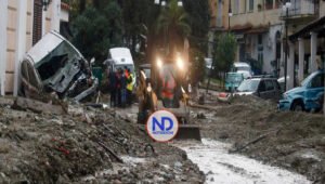 Un muerto y varios desaparecidos por corrimientos de tierra