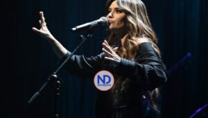 Eladio Carrión y Kany García encabezan el especial navideño puertorriqueño