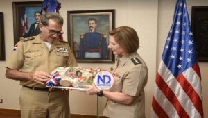 Jefa del Comando Sur de Estados Unidos se reúne con el ministro de Defensa