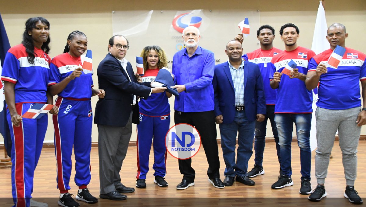 Gobierno entrega bandera a la delegación Juegos Mar y Playa 