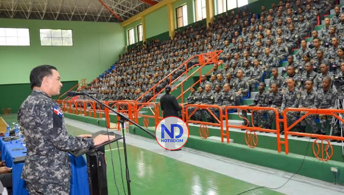 Presidente Abinader dispone sueldo mínimo de RD$20,443 en la Policía y otros beneficios
