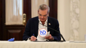 Presidente Luis Abinader pone en retiro a 416 policías de diferentes rangos