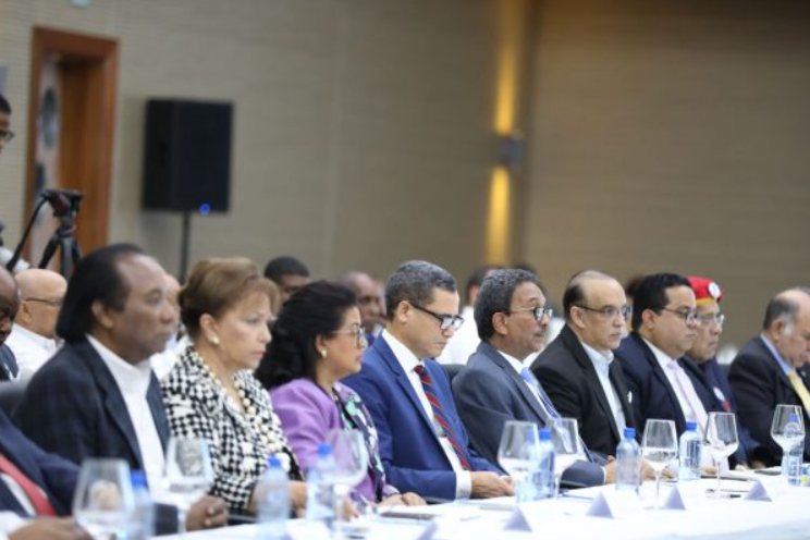 REUNION 53 Abinader destaca consenso entre sectores mesas técnicas reformas