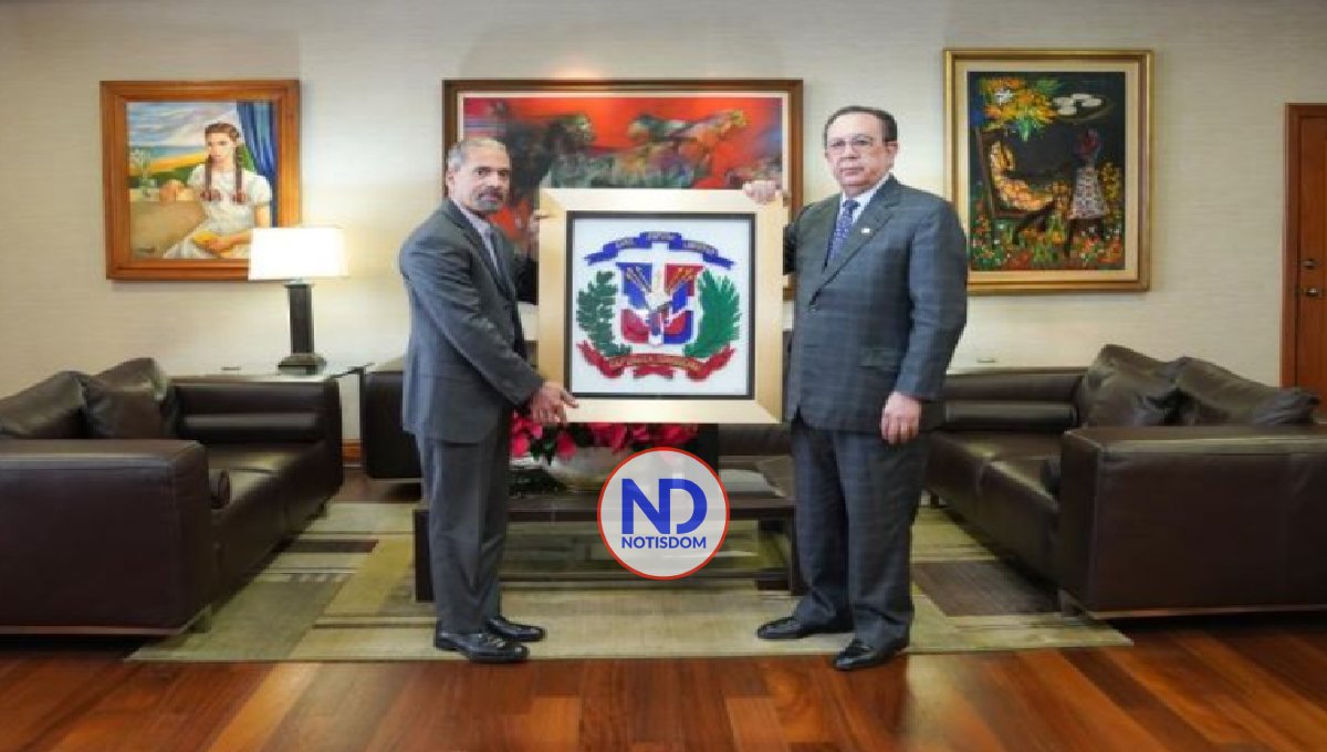 Comisión de Efémerides Patrias reconoce al gobernador del BCRD