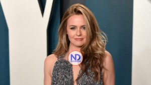 Alicia Silverstone se vuelve a desnudar en campaña para PETA