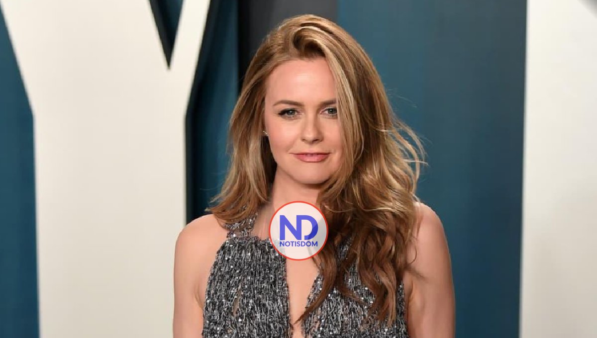 Alicia Silverstone se vuelve a desnudar en campaña para PETA