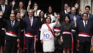 Presidenta de Perú nombra su gabinete con un ex fiscal superior como primer ministro