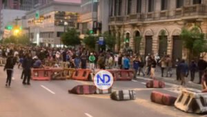 Manifestantes que piden renuncia de Boluarte cortan carreteras por todo Perú