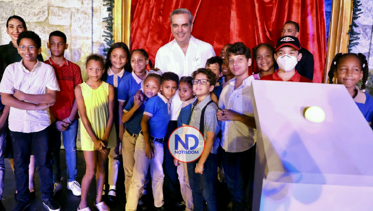 Presidente Abinader inaugura «Villa Navidad» para el entretenimiento de la familia dominicana