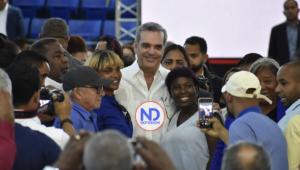 Presidente Abinader inicia entrega de dos millones de Bonos Navideños a familias