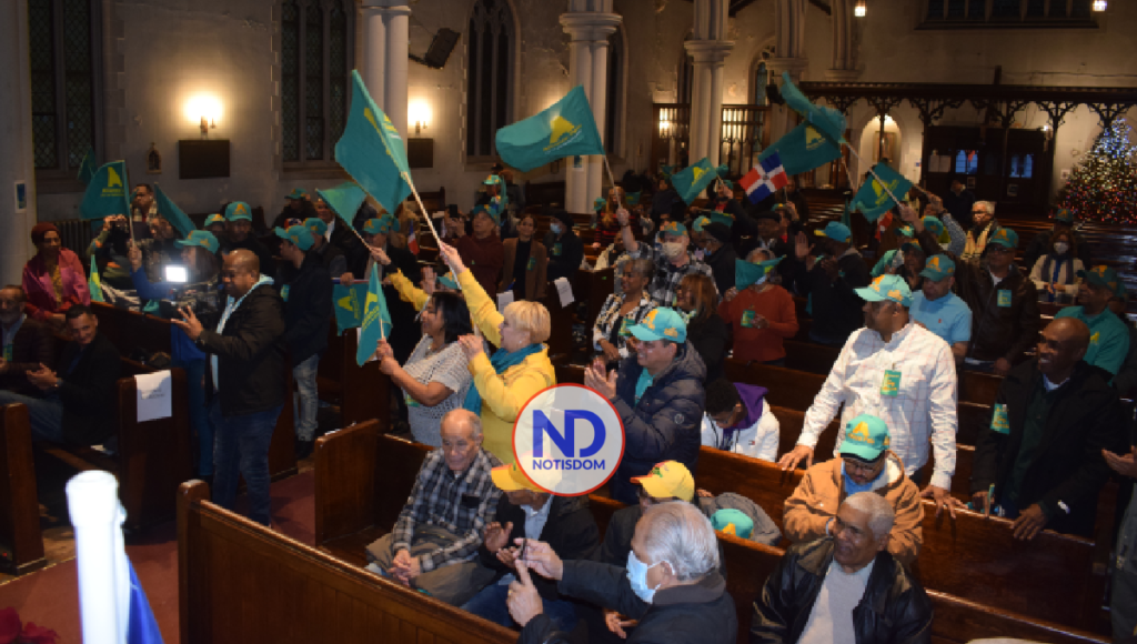 Guillermo Moreno juramenta nuevos militantes de Alianza País en Nueva York 4 NOTISDOM FOTOS 2022 12 12T145941.419 Guillermo Moreno juramenta nuevos militantes de Alianza País en Nueva York