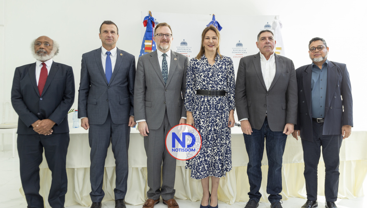 Cultura recibe de la Embajada de los Estados Unidos 21 piezas taínas incautadas por el FBI