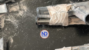 Cuatro detenidos por armas de fuego, municiones y drogas en tanques que vienen de EEUU