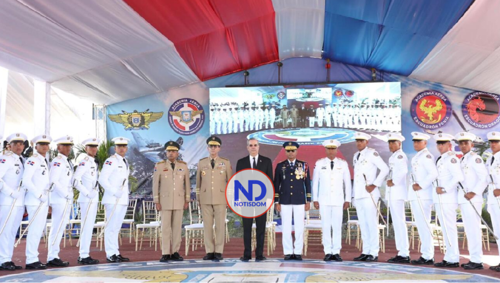 NOTISDOM FOTOS 2022 12 20T141622.284 Presidente Luis Abinader encabeza graduación de 29 cadetes de la FARD