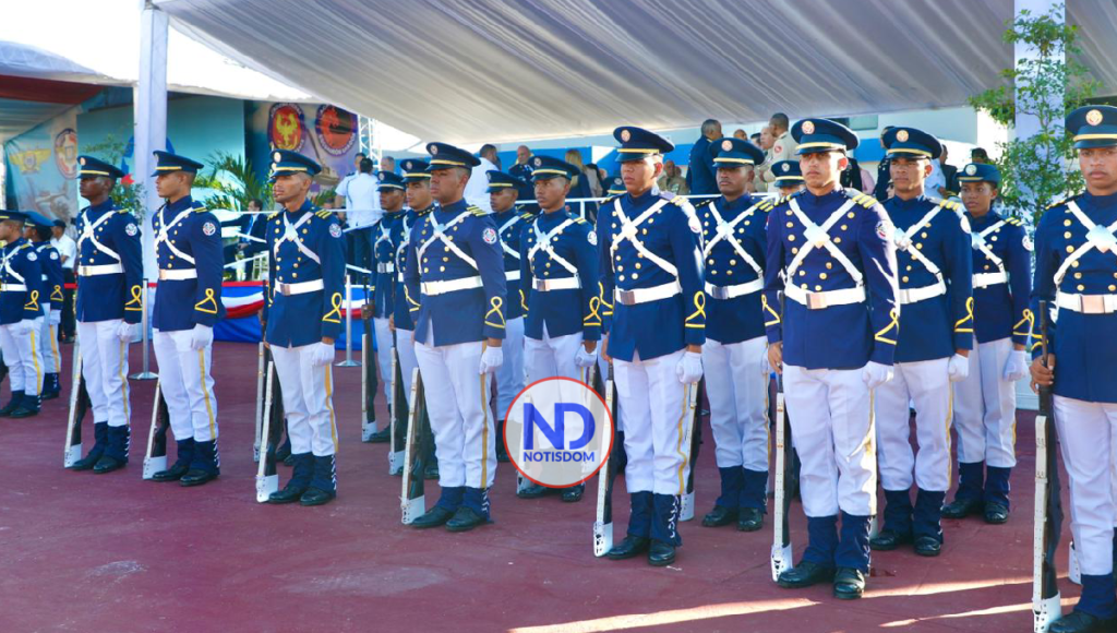 NOTISDOM FOTOS 2022 12 20T141709.466 Presidente Luis Abinader encabeza graduación de 29 cadetes de la FARD
