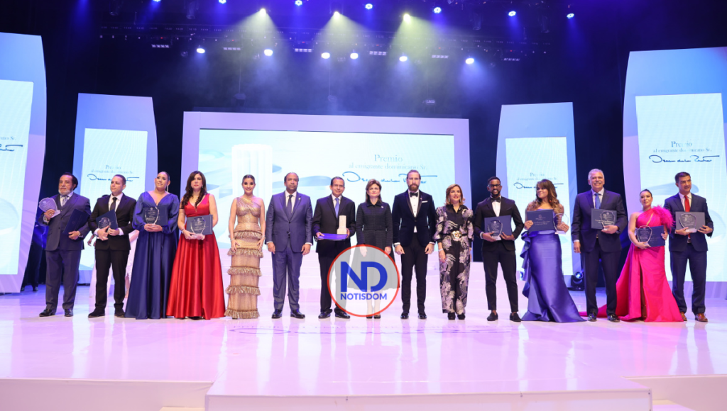 Dr. Rubén Peralta obtiene Premio al Emigrante Dominicano Sr. Oscar de la Renta 2022 3 NOTISDOM FOTOS 2022 12 23T131509.758 Dr. Rubén Peralta obtiene Premio al Emigrante Dominicano Sr. Oscar de la Renta 2022