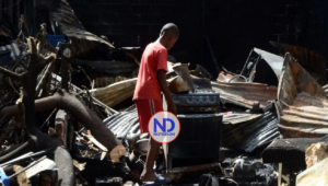 Voraz incendio destruye 10 viviendas en el sector de Villa Juana