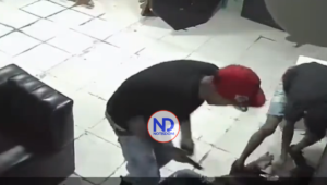 Video | Dos delincuentes matan un comerciante y lo despojan de sus pertenencias