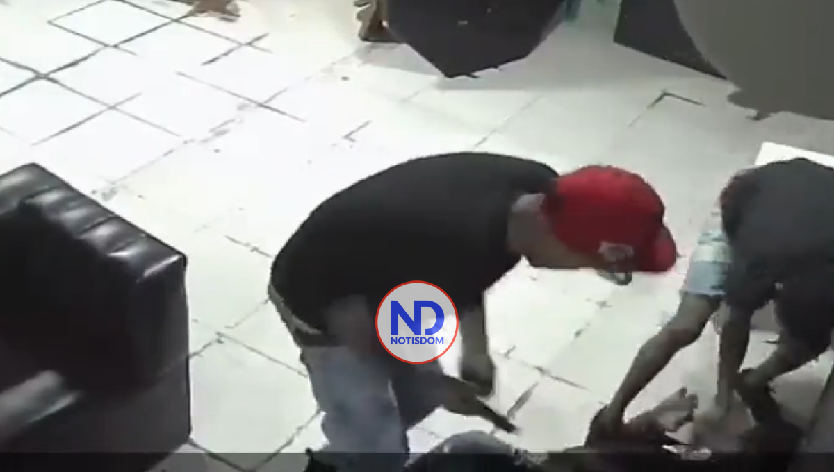 Video | Dos delincuentes matan un comerciante y lo despojan de sus pertenencias