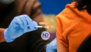 Debido a repunte, SP aplicará quinta dosis contra la Covid- 19