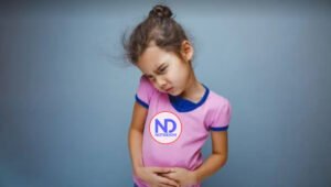 ¿Cómo se puede tratar la indigestión en un niño de 8 años?