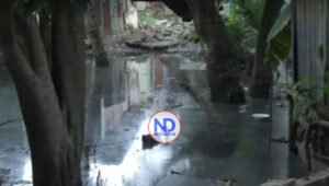 Residentes en Los Alcarrizos temen brote de enfermedades por cañada rebozada de basura