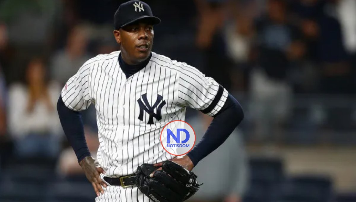 El cerrador cubano Aroldis Chapman firma por una temporada con los Reales