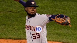 Pitcher Cristian Javier espera un permiso para lanzar con el Licey