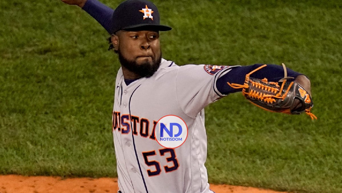 Pitcher Cristian Javier espera un permiso para lanzar con el Licey
