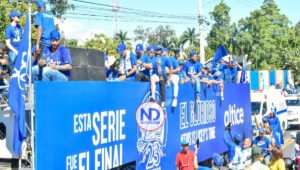 Tigres del Licey realizan caravana de celebración de su campeonato