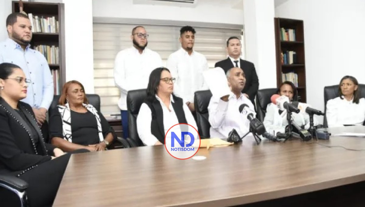 Exministro Roberto Fulcar somete expresidente Cámara de Cuentas