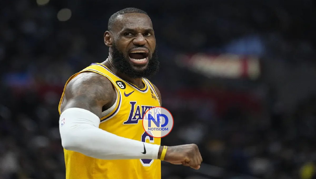 LeBron James, a sus 38 años, luce como un niño dentro de la cancha