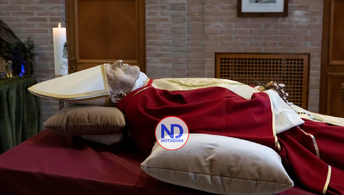 Primeras imágenes del cuerpo de Benedicto XVI en la capilla ardiente de El Vaticano